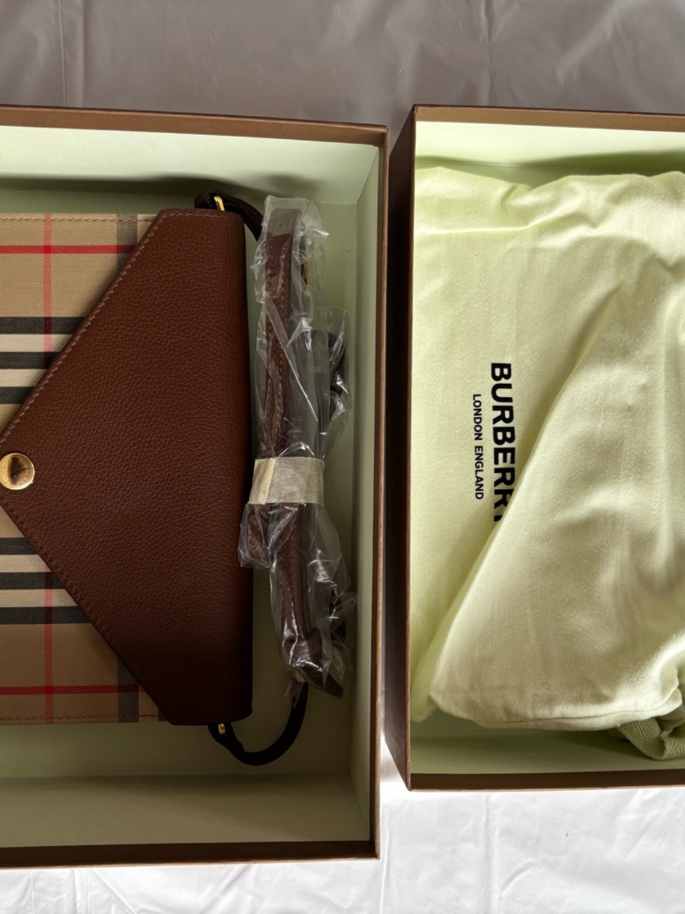 Burberry White and Black Logo Receipt from Ala Moana Store - Picture 9 of 9